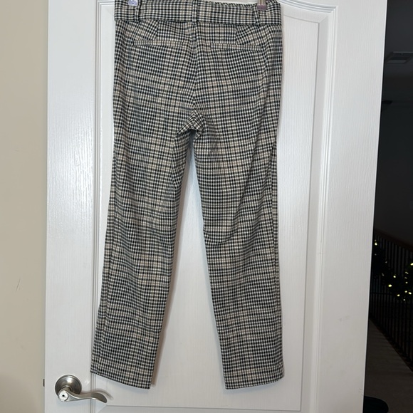 Ann Taylor Belted Taper Pant in Houndstooth / Plaid Size 2 - Picture 5 of 11